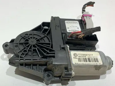 Motoras macara geam stanga fata 1T0959701T Skoda Octavia 2 facelift (2008-2013)