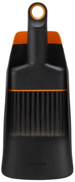 Set perie și lopată pentru sol Fiskars - Urban