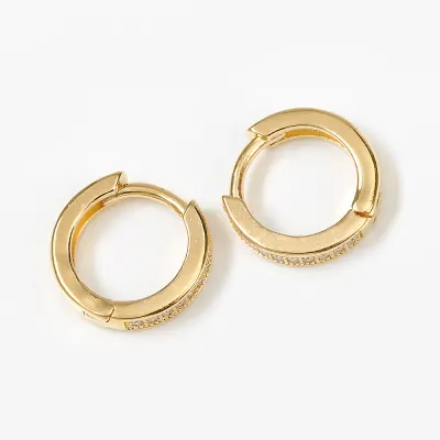 Cercei tip huggie placati cu aur 14K si zirconii stralucitoare