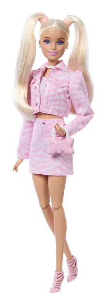 Păpușă Barbie Deluxe Style – cu jachetă din denim roz și fustă, blondă, 29 cm
