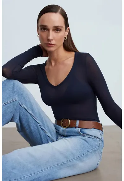 Bluza dama - slim fit - maneca lunga - decolteu in V - bleumarin - tricot din lycra - modal - casmir - elastan