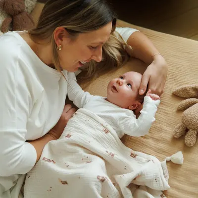 Paturica din muselina premium pentru bebelusi Babyono Crem, 75x100 cm, bumbac natural 4 straturi, model delicat