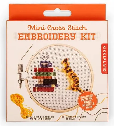 Mini set pentru brodat Kikkerland - Carte și pisică