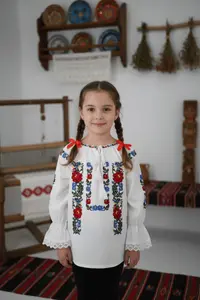 Ie traditionala fetite Cezara 6