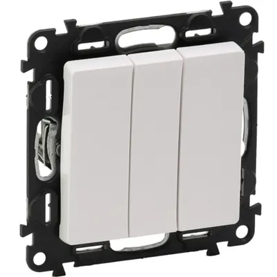 3 module Intrerupator triplu Valena Life - 10 AX 250 V~ - cu Capac - alb