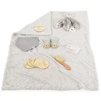 Set cadou 6in1 pentru nou nascut Cangaroo Bearly Gri cu paturica dubla 100x80cm,jucarie atasament,sosete,baveta,perie cu peri naturali si cartonase etape crestere in cutie cadou cu felicitare