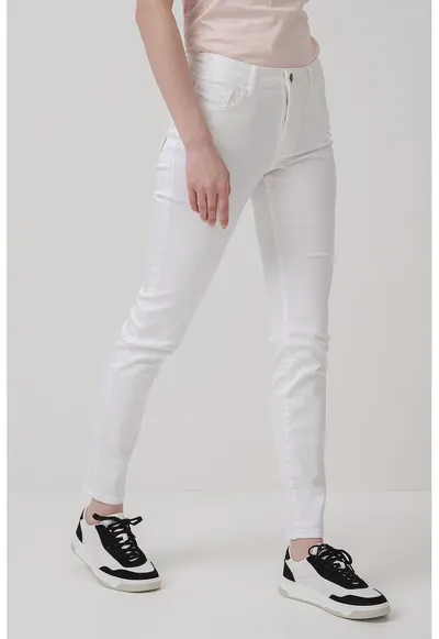 Blugi slim fit cu talie medie - Alb
