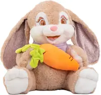Jucărie de pluș Amek Toys - Un iepure cu un tricou și un morcov, 45 cm