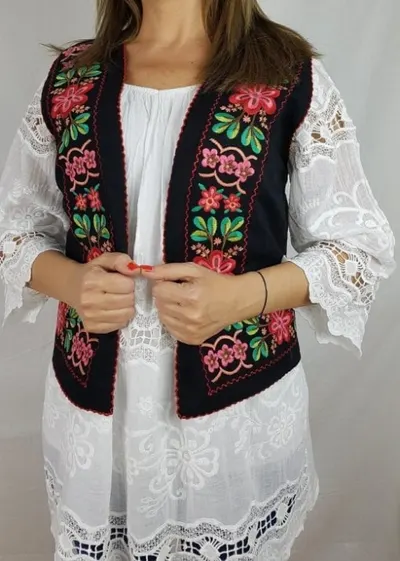 Vesta brodata cu model traditional Aurica