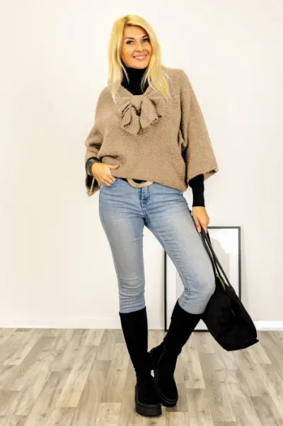 Pulover reversibil camel, oversize cu funda si maneca fluture
