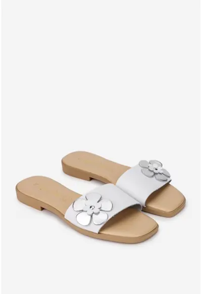 Papuci dama albi din piele naturala cu floare