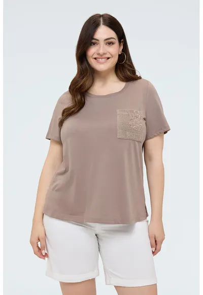 Tricou cu buzunar pe piept cu broderie si paiete - Maro deschis