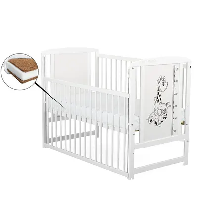 Patut din lemn bebe, 120x60 cm, Cu laterala culisanta, Din lemn de pin si mdf, Stabil si rezistent, Inaltime saltea reglabila pe 3 nivele, Laterala cu 3 bete detasabile, EN716-1, EN716-2, Alb, Babyneeds, Timmi Girafa + Saltea 8 cm