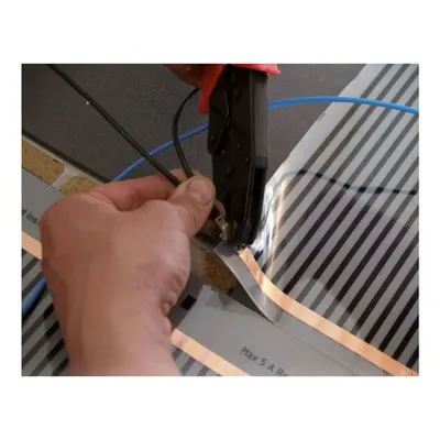 Instrument de sertizare pentru folie incalzire