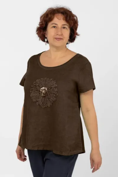 Bluza din in maron, cu floare si paiete fine pe piept