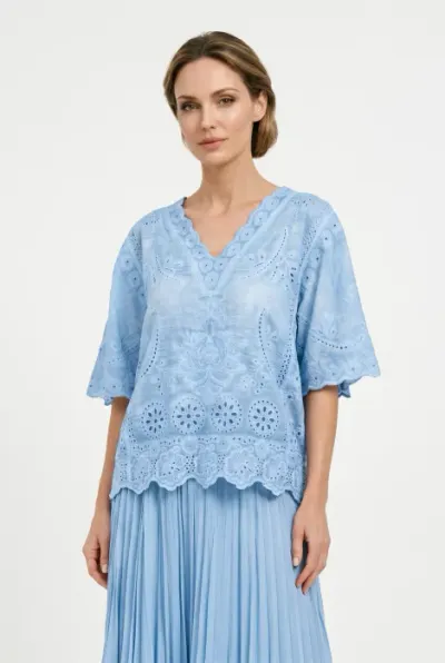 Bluza din bumbac brodat cu decolteu in V si maneci evazate, eleganta, bleu