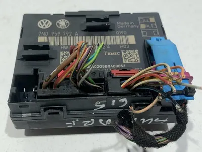 Modul usa stanga / dreapta fata 7N0959793A Skoda Superb 2 (2008-2013)