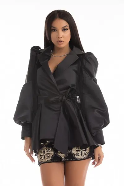 Sacou elegant din tafta prevazut cu franjuri si cristale