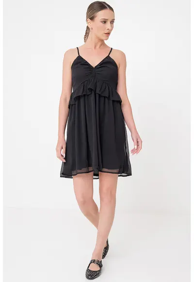 Rochie mini evazata cu aplicatii cu volane
