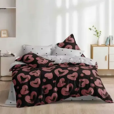 Lenjerie pat dublu bumbac satinat - 3 Bucati 219 Lei - Negru Rosu inimioare