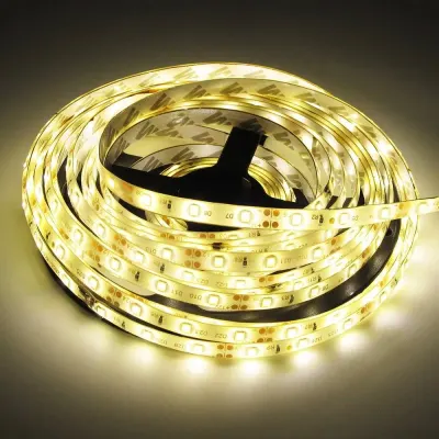 Banda LED interior 12V, alb cald, 2700K, 9-10lm/led, lungime 5 m, alimentare priza, IP20