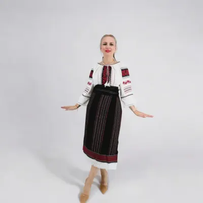Set traditional format din catrinta si brau Ariel 2