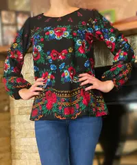 Bluza stilizata cu motive florale Sanziana 11