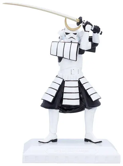 Statuetă Nemesis Now Movies: Star Wars - Stormtrooper (The Last Samurai), 19.3 cm