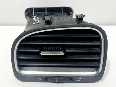 Grila ventilatie bord stanga 5K0819703K Volkswagen Golf 6 (2008-2013)