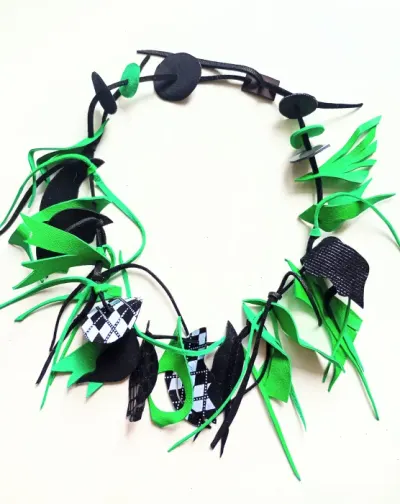 Colier handmade din piele naturala, asimetric, nuante verde ,negru de efect