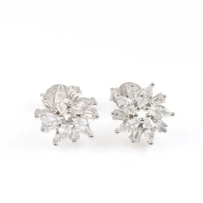 Cercei din argint cu design floral si pietre zirconice