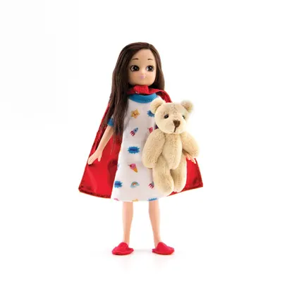 Păpușă Lottie cu pelerină roșie și ursuleț din pluș (18 cm)