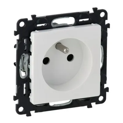 Priza 2P+E cu protectie Valena Life - standard francez -16A -250V~ - alb