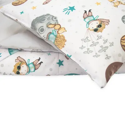 Set lenjerie 2 piese pentru patut copii Kerstin Micul print, husa pilota 120x90 si fata perna 40x60 cm, design versatil cu doua fete, tesatura moale, inchidere cu fermoar