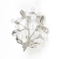 Brosa martisor flori cu perle albe acrilice