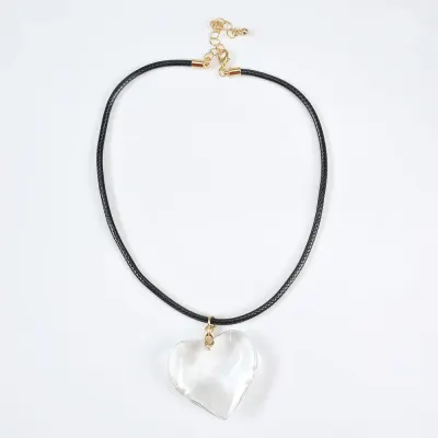 Colier choker cu snur negru si pandantiv inima transparenta