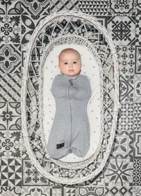 Saculet swaddle pentru infasat nou nascut + caciulita First Step bej Sleepee