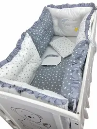 Lenjerie patut 120x60 cm cu 6 aparatori pufoase, cearsaf si paturica Mix stelute gri