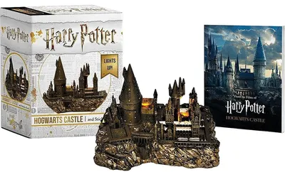 Harry Potter Hogwarts Castle and Sticker Book - Lights Up