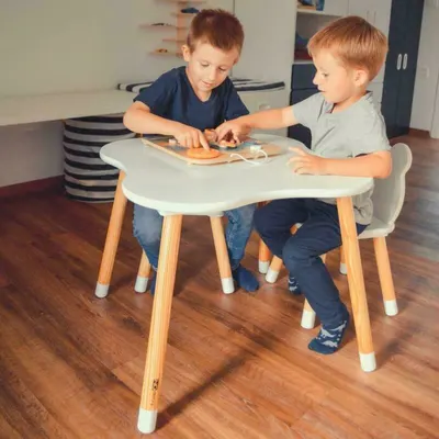 Set masuta si doua scaune FreeON pentru copii Bear din lemn cu marginile rotunjite alb