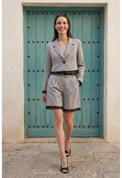 Compleu Femei - sacou si pantaloni scurti cu croiala ampla - gri