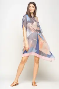 Rochie de plaja tip poncho cu model abstract in nuante de roz, albastru si gri, vascoza