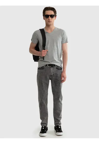Tricou simplu cu guler în V - Gri