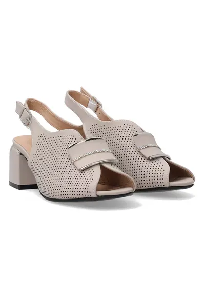 Sandale perforate cu toc masiv din piele