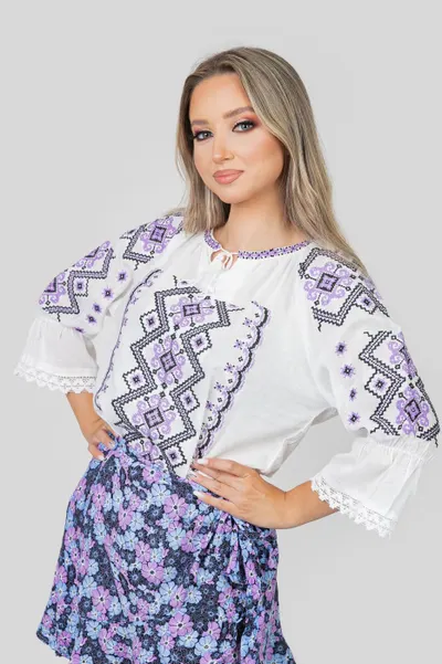 Ie traditionala alba cu motiv geometric mov Erica 01