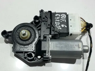 Motoras macara geam stanga spate 5K0959703D Volkswagen Golf 6 (2008-2013)