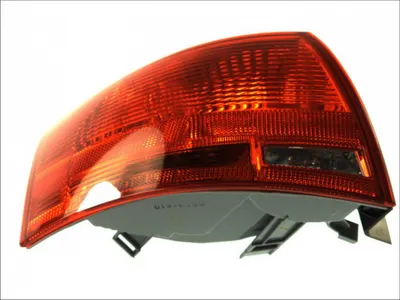 Stop tripla lampa spate stanga ( exterior , semnalizator alb, culoare sticla: rosu) AUDI A4 COMBI 2004-2008