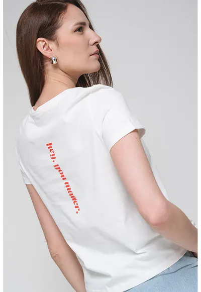 Tricou de bumbac organic cu imprimeu pe partea din spate - Alb optic/Rosu vermillion
