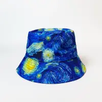 Palarie tip bucket unisex cu doua fete cu reproducere dupa pictura celebra Noapte Instelata a lui Van Gogh