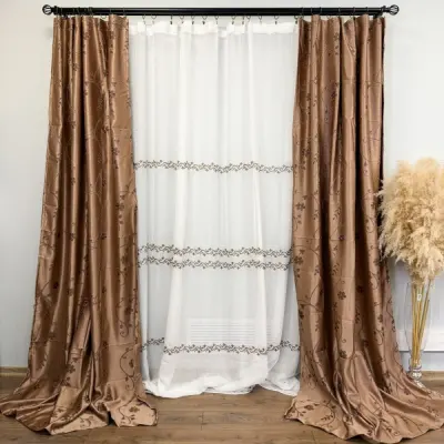 Set 2 Draperii Jacquard, Crengute cu Flori, 150cm latime x 270cm inaltime, Maro deschis + Perdea 400cm latime x 270cm inaltime, tip in cu broderie maro